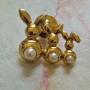 Avon bunny gold tone faux pearl pin